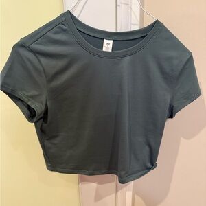 Alo soft cropped finesse clover green limited color